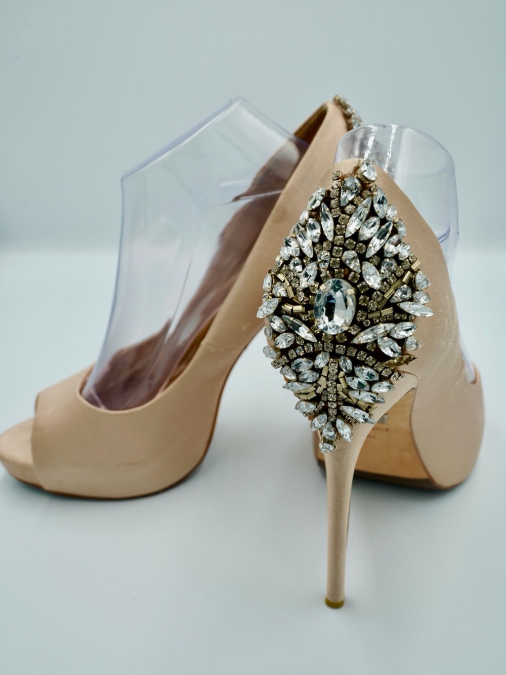 Badgley Mischka Kiara Nude Satin Crystal Embellished Peep Toe Platform Pumps 10M